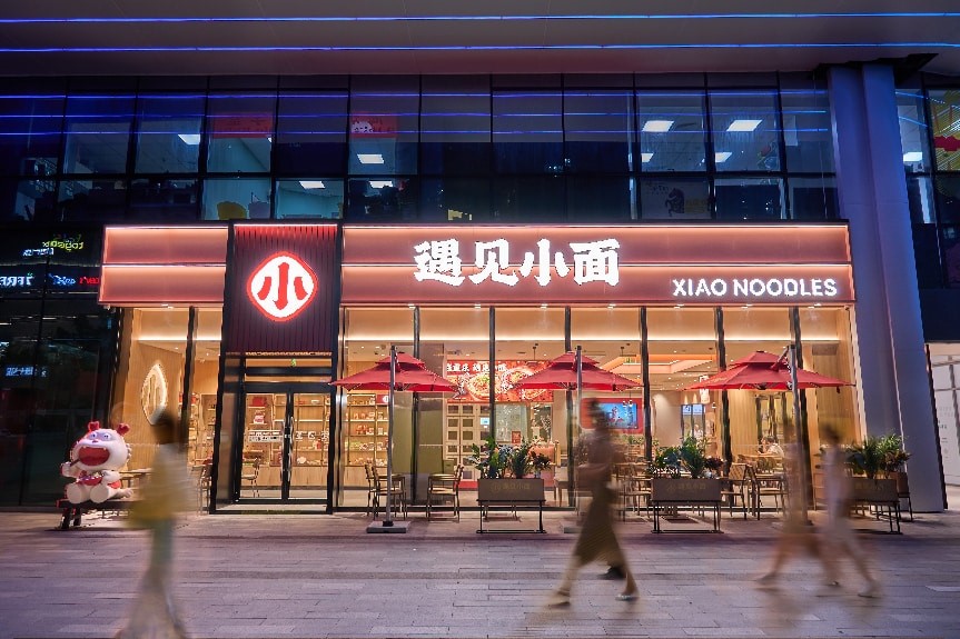 城势地标 | 28米与1000公里:从环球总部店到石柱辣椒田,遇见小面600个坐标下的产研切面