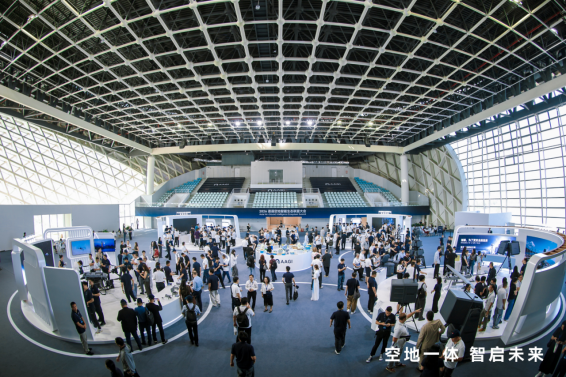 (1030通稿)道通发布AAGI解决方案品牌,以空地一体具身智能矩阵及行业大脑推动无人集群智能作业263