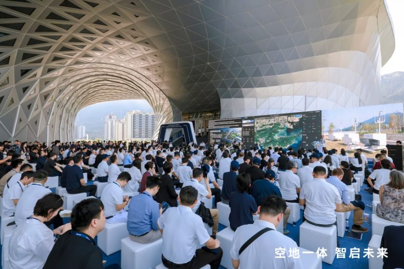 (1030通稿)道通发布AAGI解决方案品牌,以空地一体具身智能矩阵及行业大脑推动无人集群智能作业1364